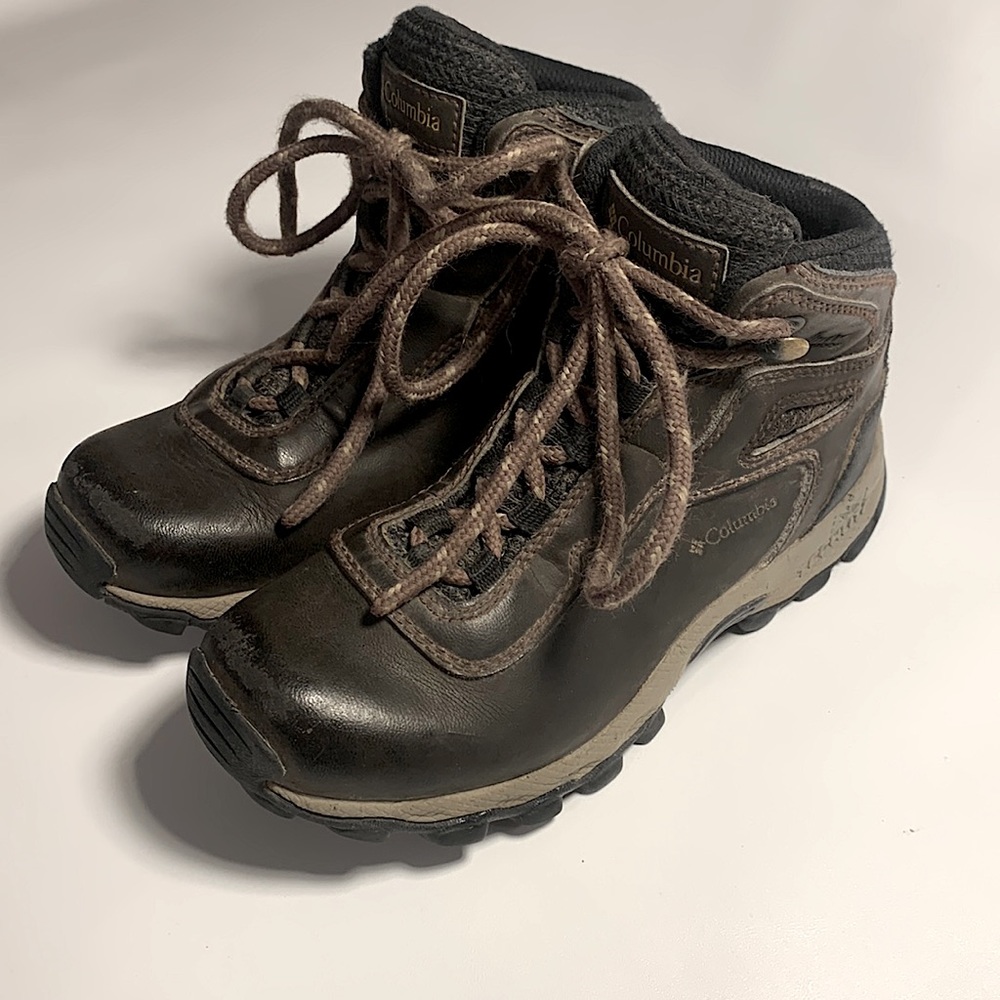 Columbia Kids Leather Hiking Boots, sz 1 US (little boy scale)